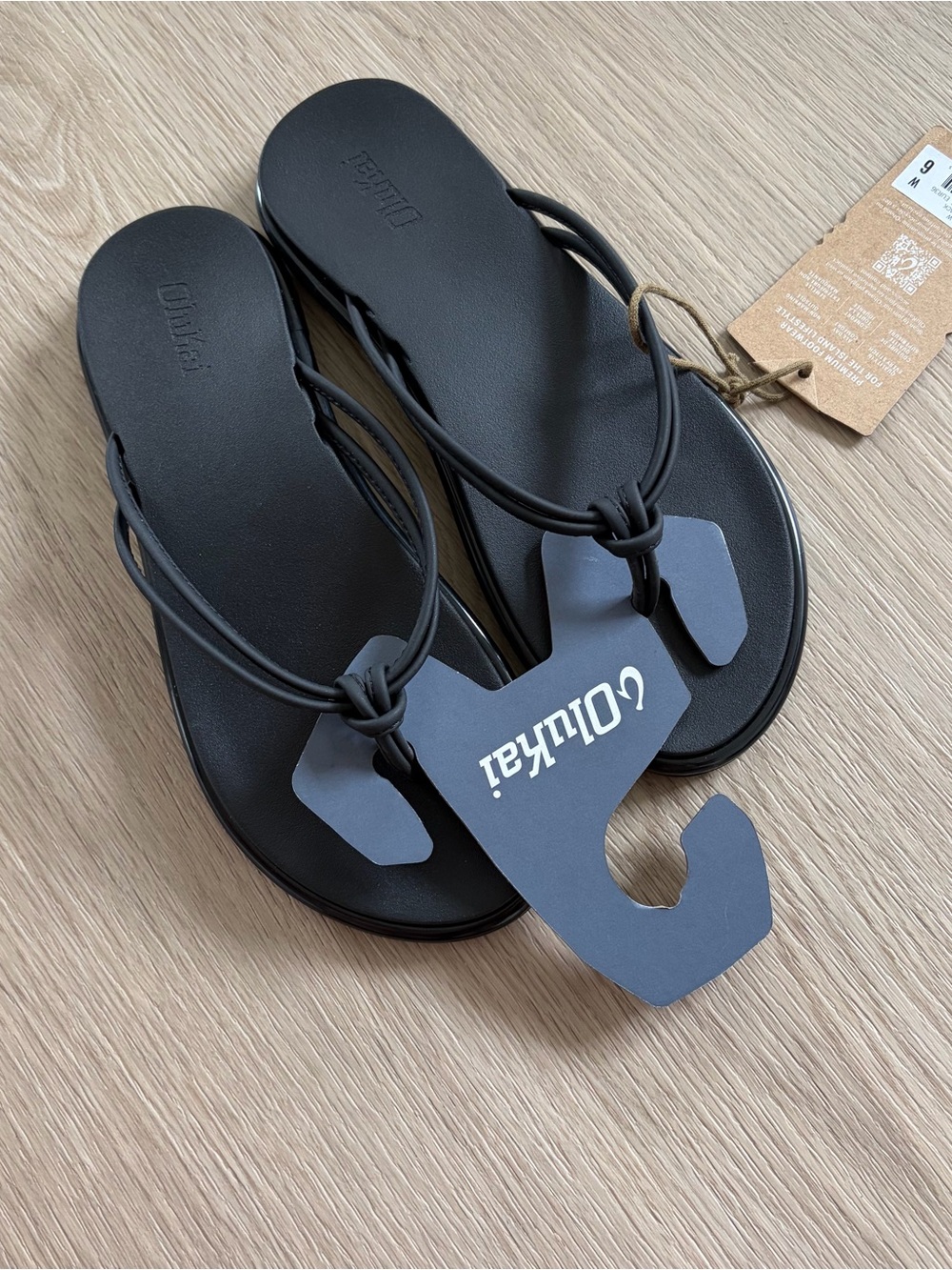OLUKAI Aka Women's Sandals Flip Flops Size 6 NEW
